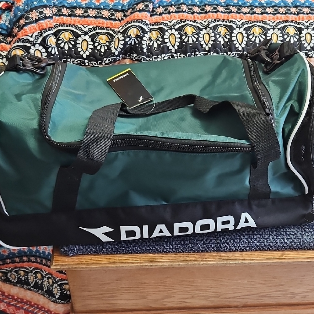 NWT LARGE SPORT BAG